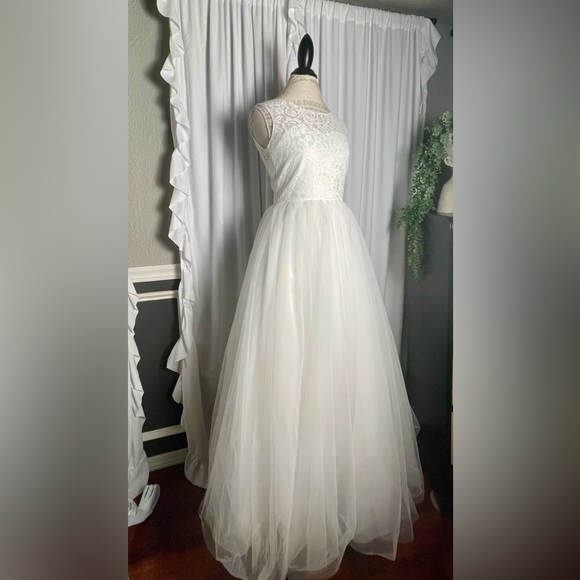 JJ’s House Ivory Sleeveless Wedding Dress With Lace And Tulle Size 14 NWT - Picture 1 of 10